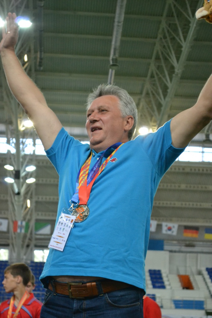 Тренер команды Зима Салиев Е,В..JPG